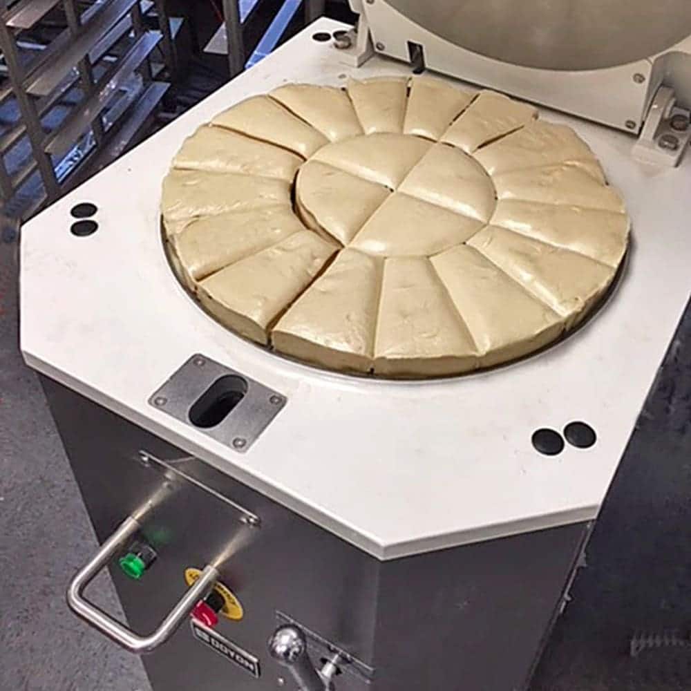Doyon D20 Hydraulic Dough Divider w/ 35 lbs Dough Capacity, 2 HP, 208 240v/3ph - Image 3